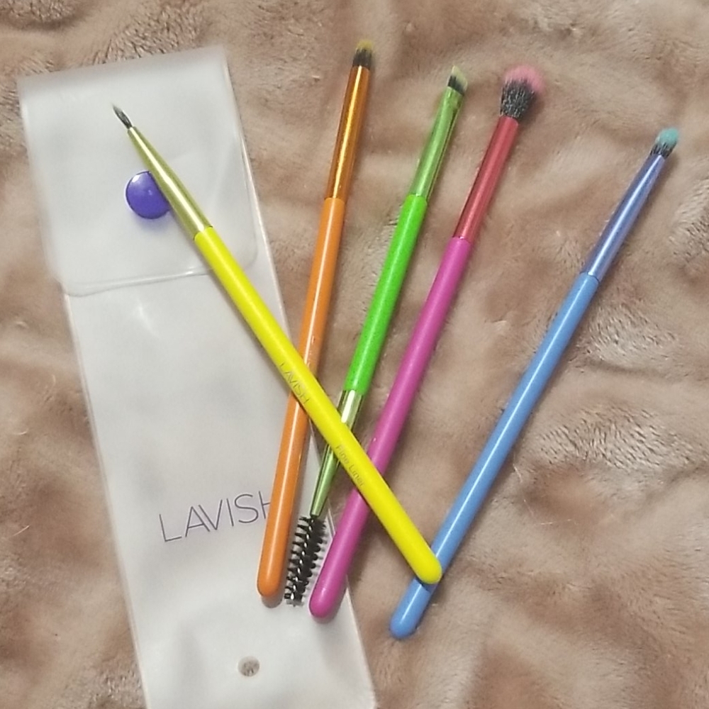 Lavish 5pc neon eye brush set.